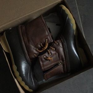 Speedy duck boots